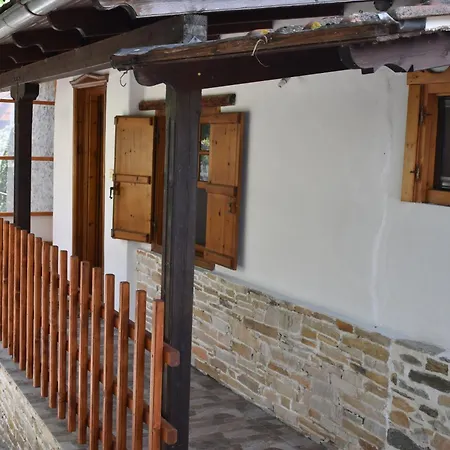 House Nyaraló